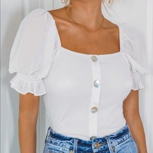 Square neck puff sleeved top